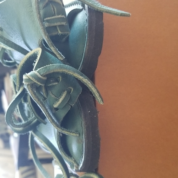 UNIQUE Rustic small batch sandals NIB - Picture 9 of 12